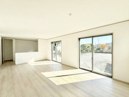 ���r���O�@���������S�n�̂����A���z�̃��r���O