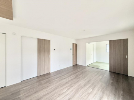 ���r���O�@���������S�n�̂����A���z�̃��r���O