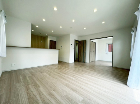 rO@났ƏΊ炪W܂AS܂郊rO