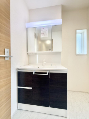 ʑEʏ@邢ʏ͖̎yłႢł