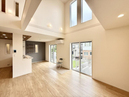 rO@났ƏΊ炪W܂AS܂郊rO