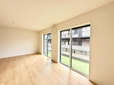 ���r���O�@���������S�n�̂����A���z�̃��r���O