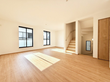 ���r���O�@���������S�n�̂����A���z�̃��r���O