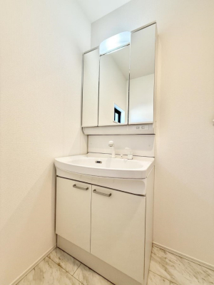 ʑEʏ@邢ʏ͖̎yłႢł