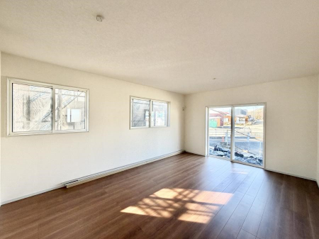 ���r���O�@���������S�n�̂����A���z�̃��r���O