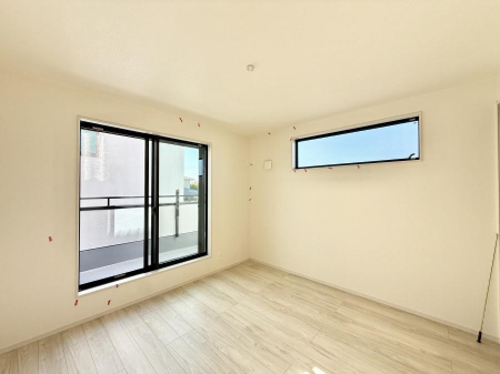 �Q���@�������V���v���ȋ�ԂŁA���[�t���x�b�h��f�X�N�ȂǁA���@�\�ȉƋ�����p���₷���ł�