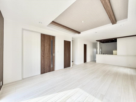 ���r���O�@���������S�n�̂����A���z�̃��r���O