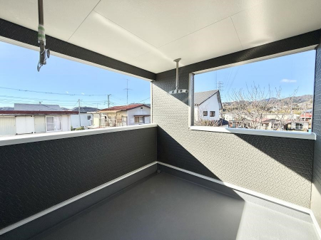 �o���R�j�[�@������ �G�߂̈ڂ낢����������J���I�ȋ�Ԃł�