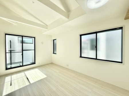 rO@났ƏΊ炪W܂AS܂郊rO