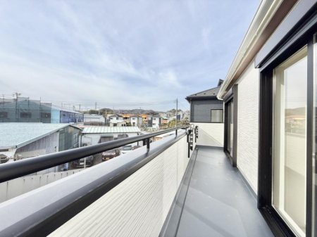 �o���R�j�[�@������ �G�߂̈ڂ낢����������J���I�ȋ�Ԃł�