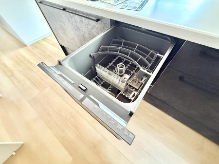 ���̑����ρ@�ݔ�����ԂȂ����I�H����s�J�s�J�Ɏd�グ�Ă���܂�