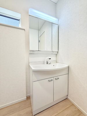 ʑEʏ@邢ʏ͖̎yłႢł