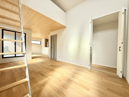 rO@났ƏΊ炪W܂AS܂郊rO