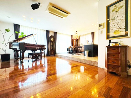 rO@났ƏΊ炪W܂AS܂郊rO