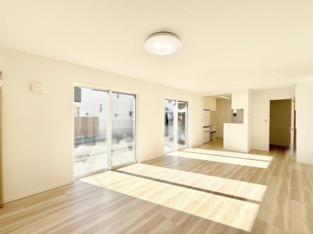 ���r���O�@���������S�n�̂����A���z�̃��r���O