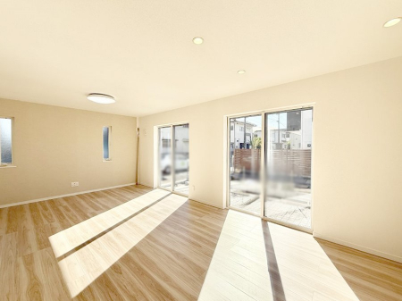 ���r���O�@���������R�Ɖ�b�����܂��A�S�n�悢�ЂƂƂ�