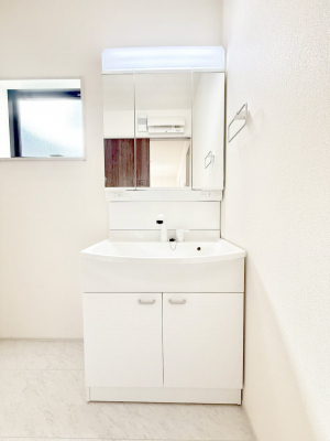 ʑEʏ@邢ʏ͖̎yłႢł