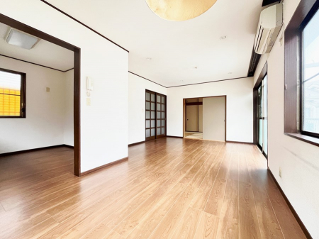 rO@났ƏΊ炪W܂AS܂郊rO