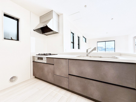 �L�b�`���@�������Ƒ��ƂȂ���A�R�~���j�P�[�V�����̏�