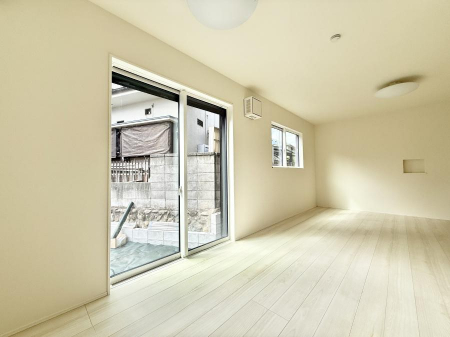 rO@났ƏΊ炪W܂AS܂郊rO