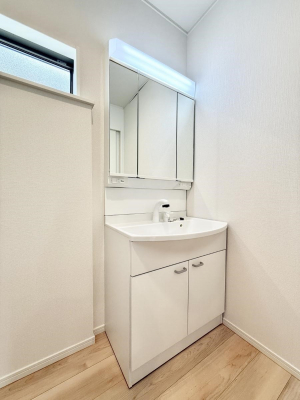 ʑEʏ@邢ʏ͖̎yłႢł