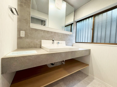 ʑEʏ@邢ʏ͖̎yłႢł