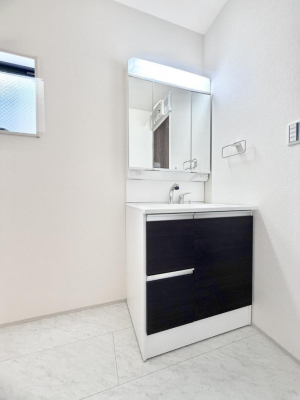 ʑEʏ@邢ʏ͖̎yłႢł