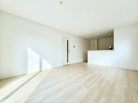 ���r���O�@���������S�n�̂����A���z�̃��r���O