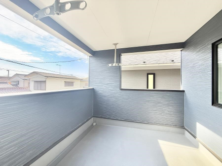 �o���R�j�[�@������ �G�߂̈ڂ낢����������J���I�ȋ�Ԃł�