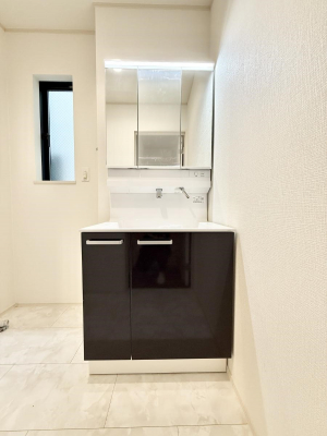 ʑEʏ@邢ʏ͖̎yłႢł