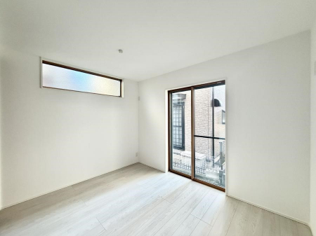 �Q���@�������V���v���ȋ�ԂŁA���[�t���x�b�h��f�X�N�ȂǁA���@�\�ȉƋ�����p���₷���ł�