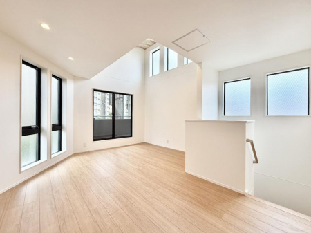 rO@났ƏΊ炪W܂AS܂郊rO