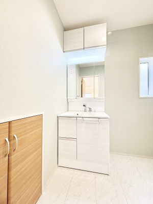 ʑEʏ@邢ʏ͖̎yłႢł