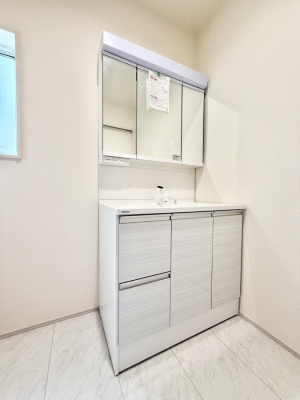 ʑEʏ@邢ʏ͖̎yłႢł