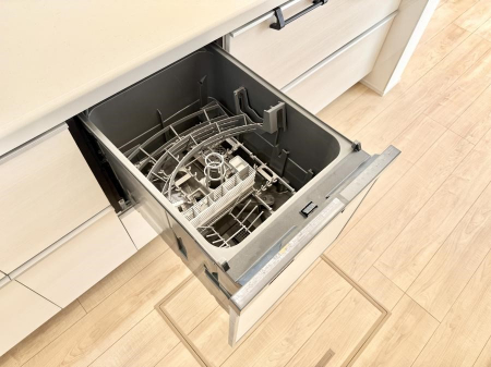 ���̑����ρ@�ݔ�����ԂȂ����I�H����s�J�s�J�Ɏd�グ�Ă���܂�