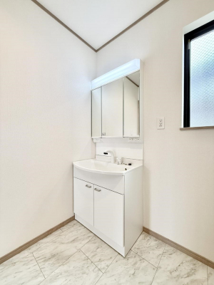 ʑEʏ@邢ʏ͖̎yłႢł