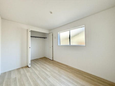 �Q���@�������V���v���ȋ�ԂŁA���[�t���x�b�h��f�X�N�ȂǁA���@�\�ȉƋ�����p���₷���ł�