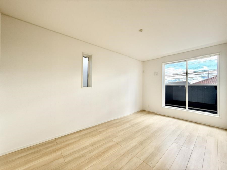 �Q���@�������V���v���ȋ�ԂŁA���[�t���x�b�h��f�X�N�ȂǁA���@�\�ȉƋ�����p���₷���ł�