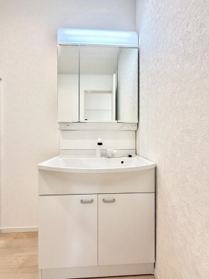 ʑEʏ@邢ʏ͖̎yłႢł