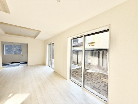 rO@났ƏΊ炪W܂AS܂郊rO