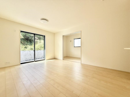 rO@났ƏΊ炪W܂AS܂郊rO