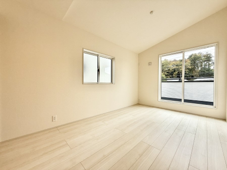 �Q���@�������V���v���ȋ�ԂŁA���[�t���x�b�h��f�X�N�ȂǁA���@�\�ȉƋ�����p���₷���ł�