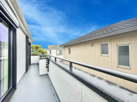 �o���R�j�[�@������ �G�߂̈ڂ낢����������J���I�ȋ�Ԃł�