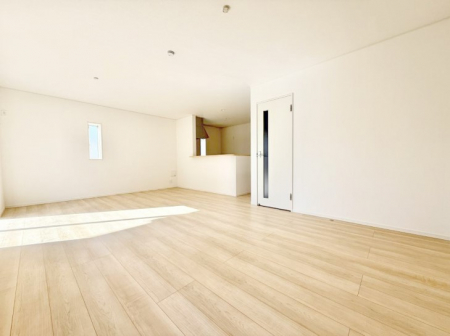 ���r���O�@���������S�n�̂����A���z�̃��r���O