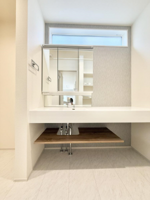 ʑEʏ@邢ʏ͖̎yłႢł