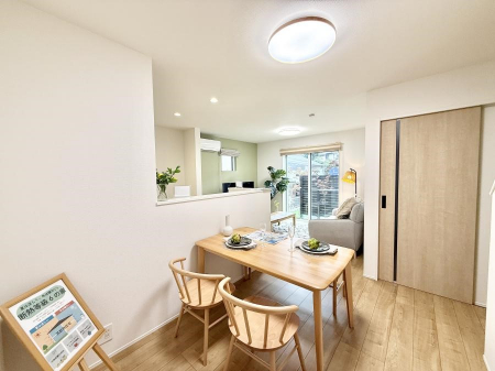 rO@났ƏΊ炪W܂AS܂郊rO