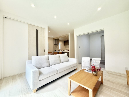 ���r���O�@���������S�n�̂����A���z�̃��r���O