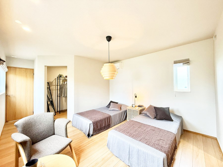 �Q���@�������V���v���ȋ�ԂŁA���[�t���x�b�h��f�X�N�ȂǁA���@�\�ȉƋ�����p���₷���ł�