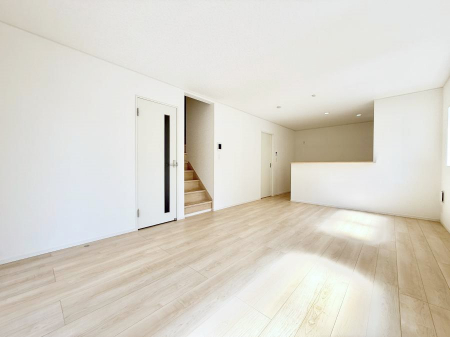 ���r���O�@���������S�n�̂����A���z�̃��r���O