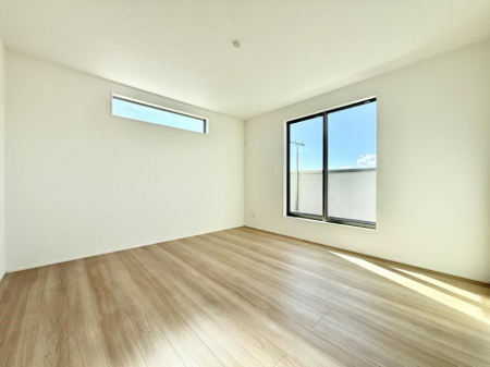 �Q���@�������V���v���ȋ�ԂŁA���[�t���x�b�h��f�X�N�ȂǁA���@�\�ȉƋ�����p���₷���ł�